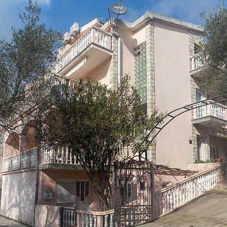 Guest House Almond Becici  Exterior photo