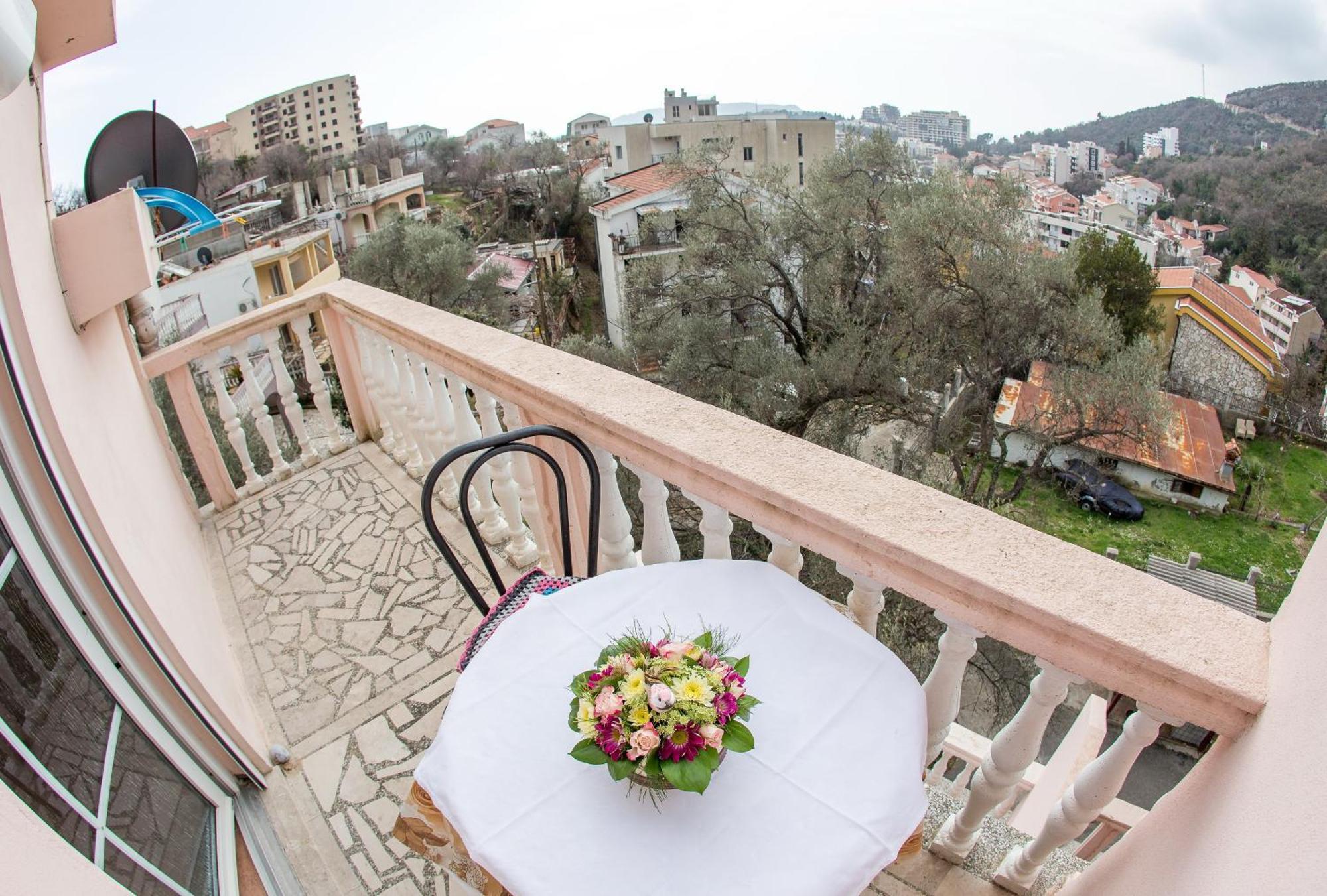 Guest House Almond Becici  Exterior photo