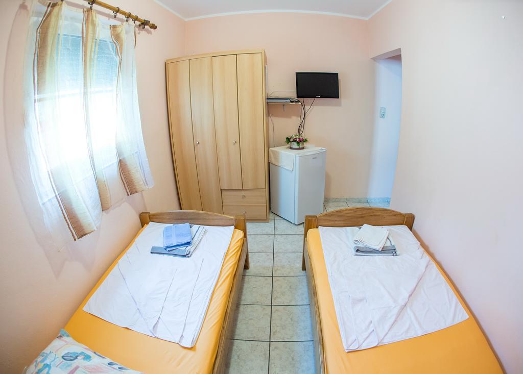 Guest House Almond Becici  Exterior photo