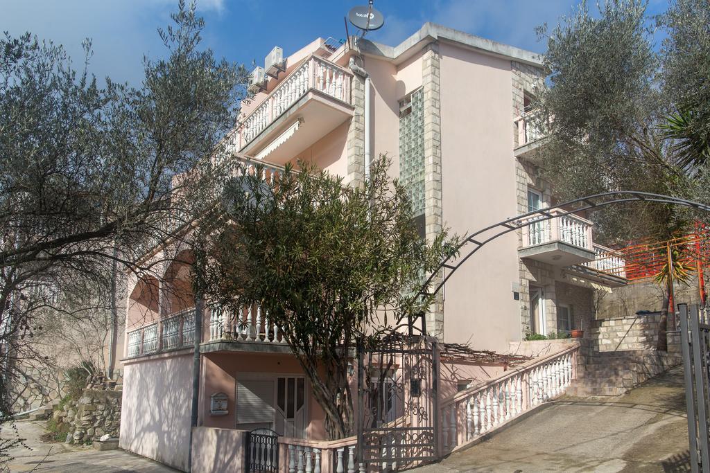 Guest House Almond Becici  Exterior photo