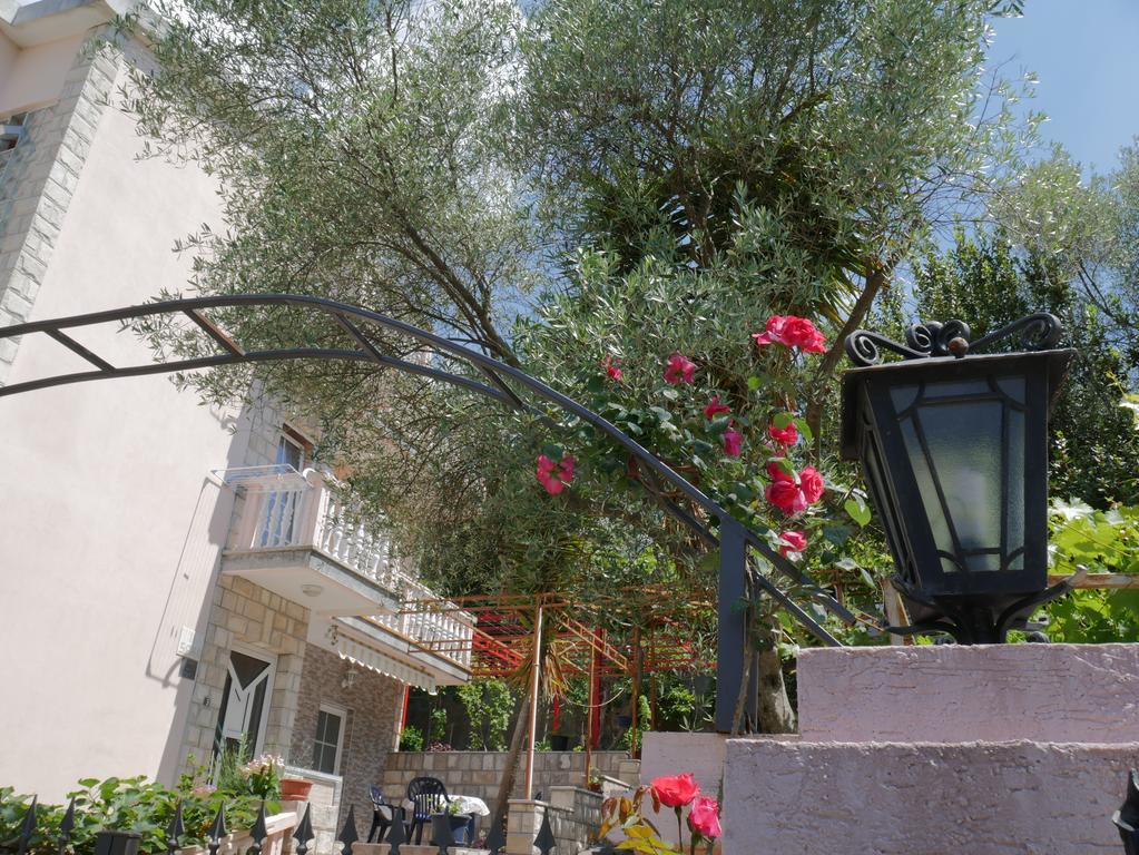 Guest House Almond Becici  Exterior photo